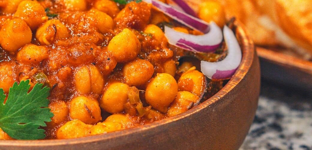 bowl of delicious stewed chickpeas with onion